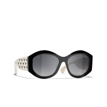 Gafas de sol ovaladas CHANEL 1656S8 black & white - Vista tres cuartos