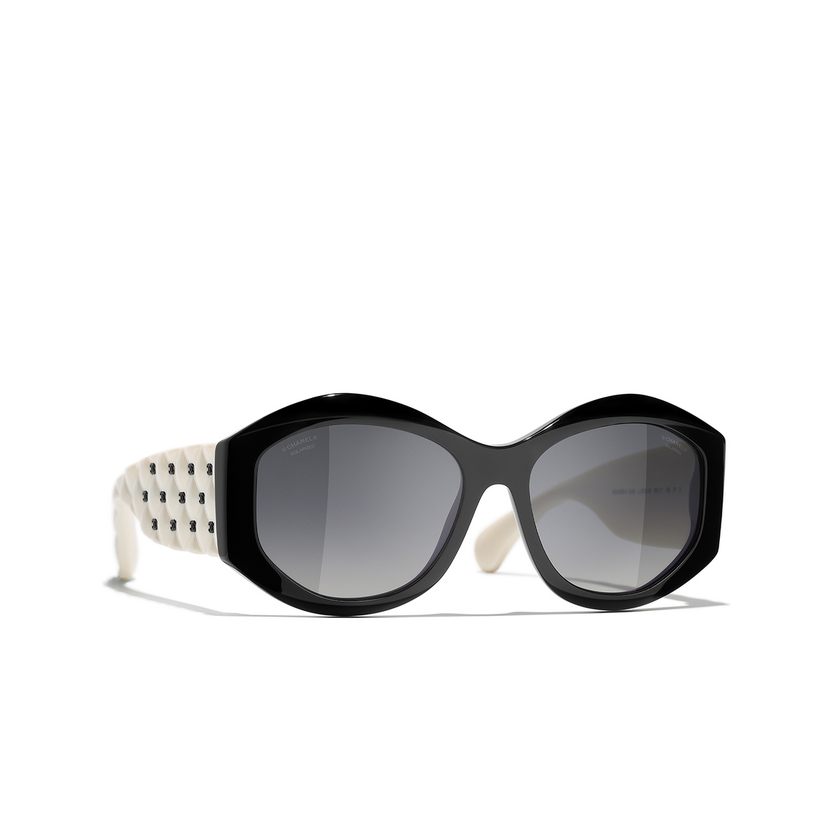 CHANEL oval Sunglasses 1656S8 Black & White - three-quarters view