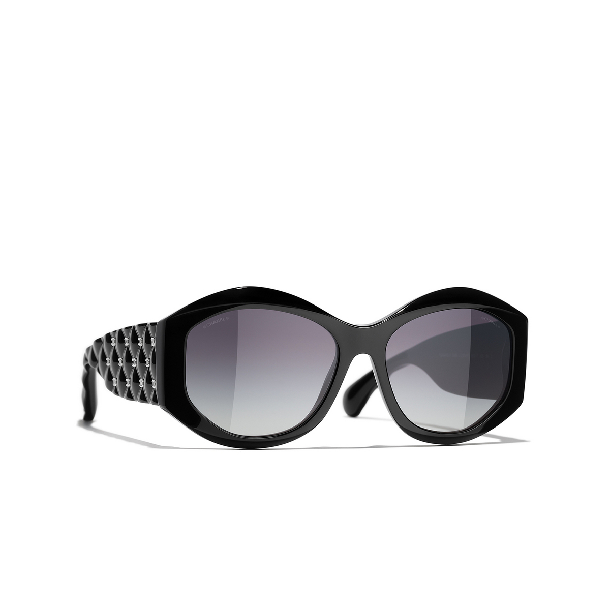 CHANEL oval Sunglasses C760S6 Black - three-quarters view