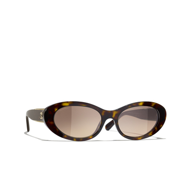 CHANEL oval Sunglasses c71451 dark tortoise - three-quarters view