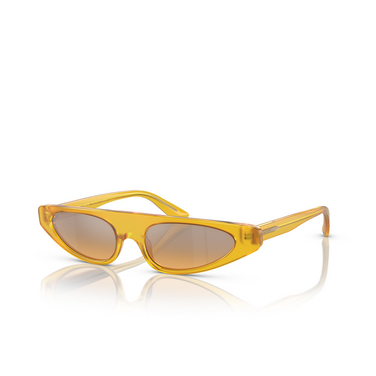 Gafas de sol Dolce & Gabbana DG4442 32837H milky yellow - Vista tres cuartos