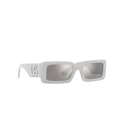 Gafas de sol Dolce & Gabbana DG4447B 34186G light grey - Vista tres cuartos