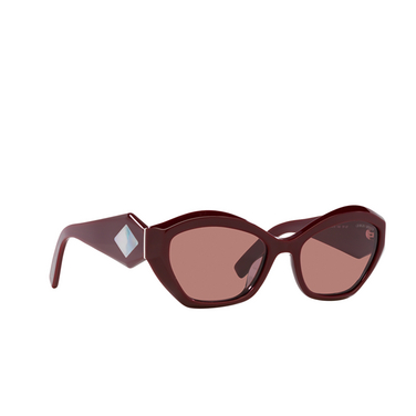 Giorgio Armani AR8187U Sonnenbrillen 599430 bordeaux - Dreiviertelansicht