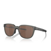 Gafas de sol Oakley ACTUATOR 925003 matte grey smoke - Miniatura del producto 2/4