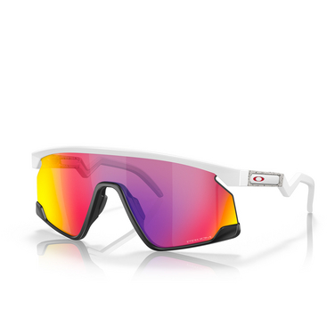 Oakley BXTR Sunglasses 928002 matte white - three-quarters view