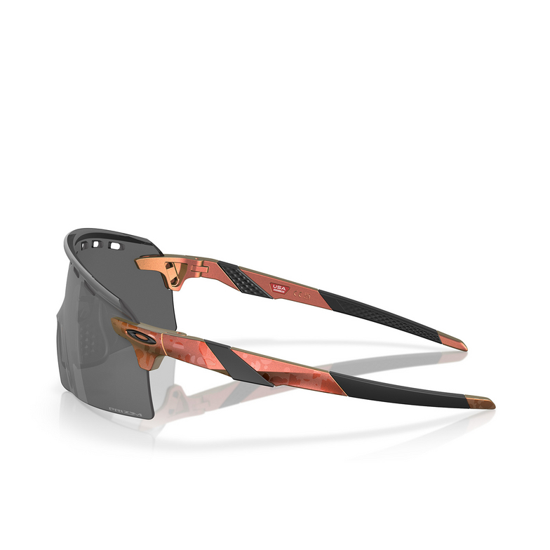 Oakley ENCODER STRIKE VENTED Sunglasses 923512 matte red / gold colorshift - 3/4