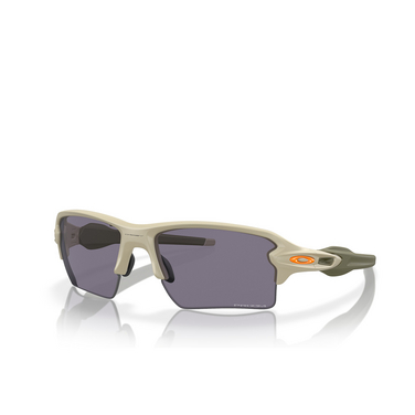 Occhiali da sole Oakley FLAK 2.0 XL 9188J2 matte sand - tre quarti