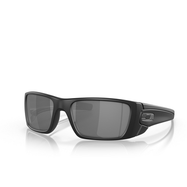 Gafas de sol Oakley FUEL CELL 909682 matte black - Vista tres cuartos