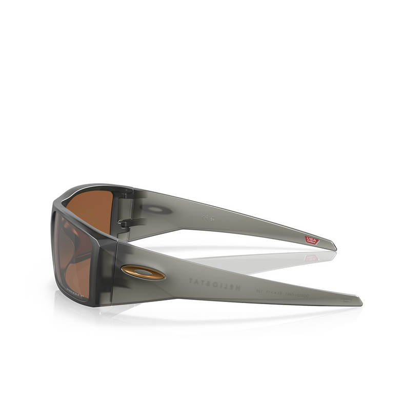 Oakley HELIOSTAT Sunglasses 923104 matte grey smoke - 3/4