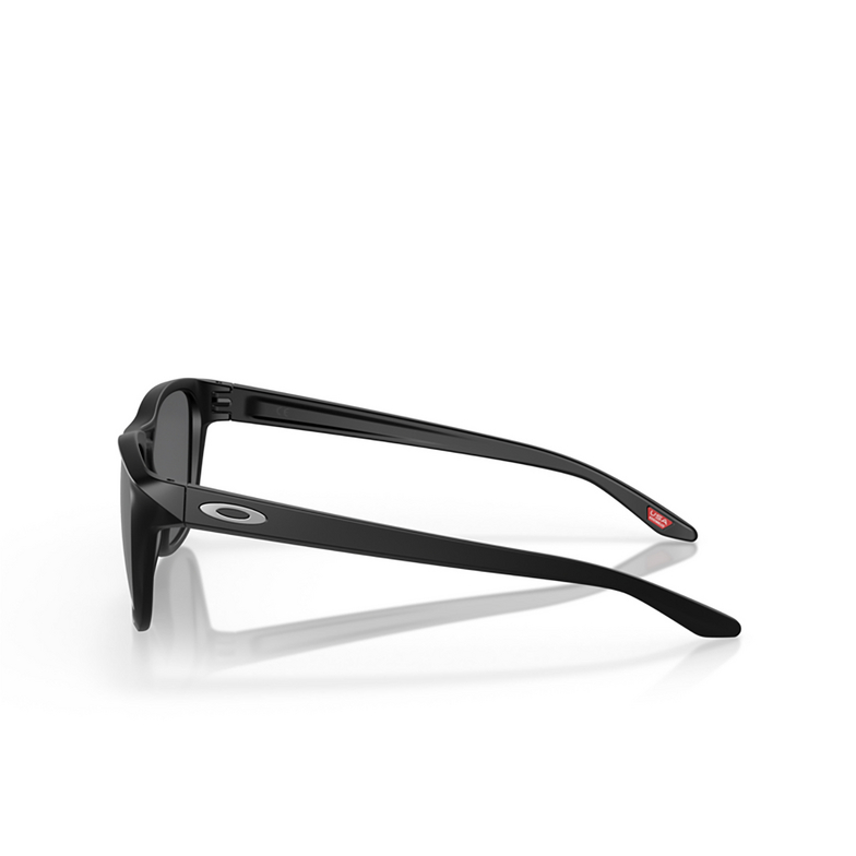 Oakley MANORBURN Sunglasses 947909 matte black - 3/4