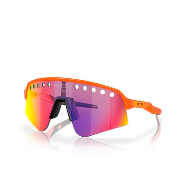 Oakley SUTRO LITE SWEEP Sunglasses 946515 orange sparkle - three-quarters view