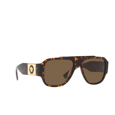 Versace VE4436U Sonnenbrillen 108/73 havana - Dreiviertelansicht