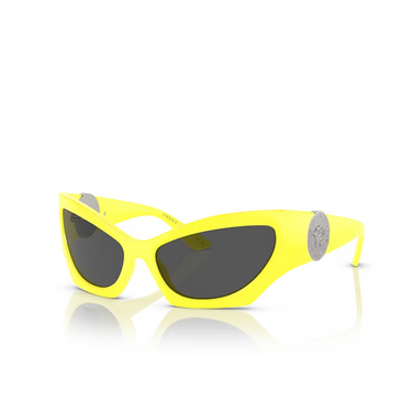 Gafas de sol Versace VE4450 541887 yellow - Vista tres cuartos