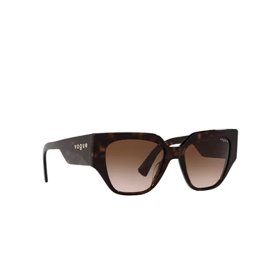 Vogue VO2606S Sunglasses W65613 dark havana - three-quarters view
