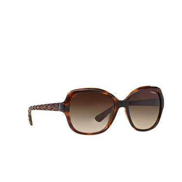 Vogue VO2871S Sunglasses 150813 striped dark havana - three-quarters view