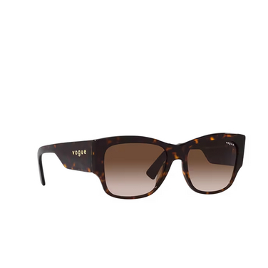 Vogue VO5462S Sunglasses W65613 dark havana - three-quarters view