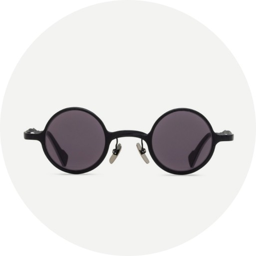 Round sunglasses for oval-shaped faces