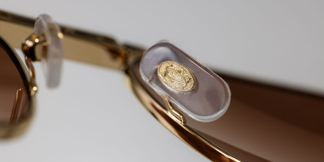 The Double C de Cartier engraving on the nose pads