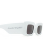 Lunettes de soleil Alexander McQueen AM0433S 005 white - Vignette du produit 3/4