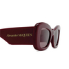 Gafas de sol Alexander McQueen AM0434S 006 burgundy - Miniatura del producto 3/4