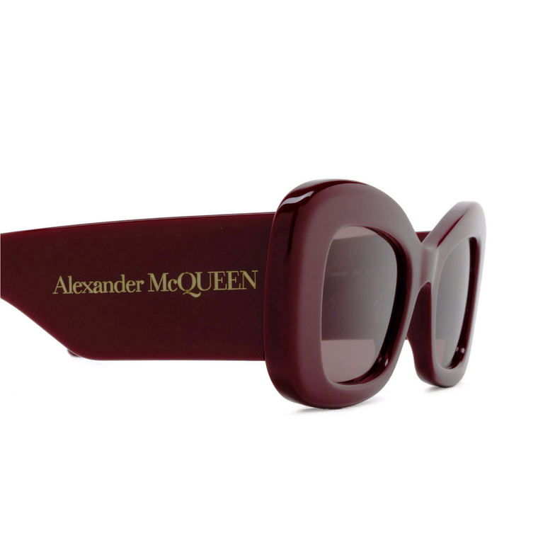 Lunettes de soleil Alexander McQueen AM0434S 006 burgundy - 3/4