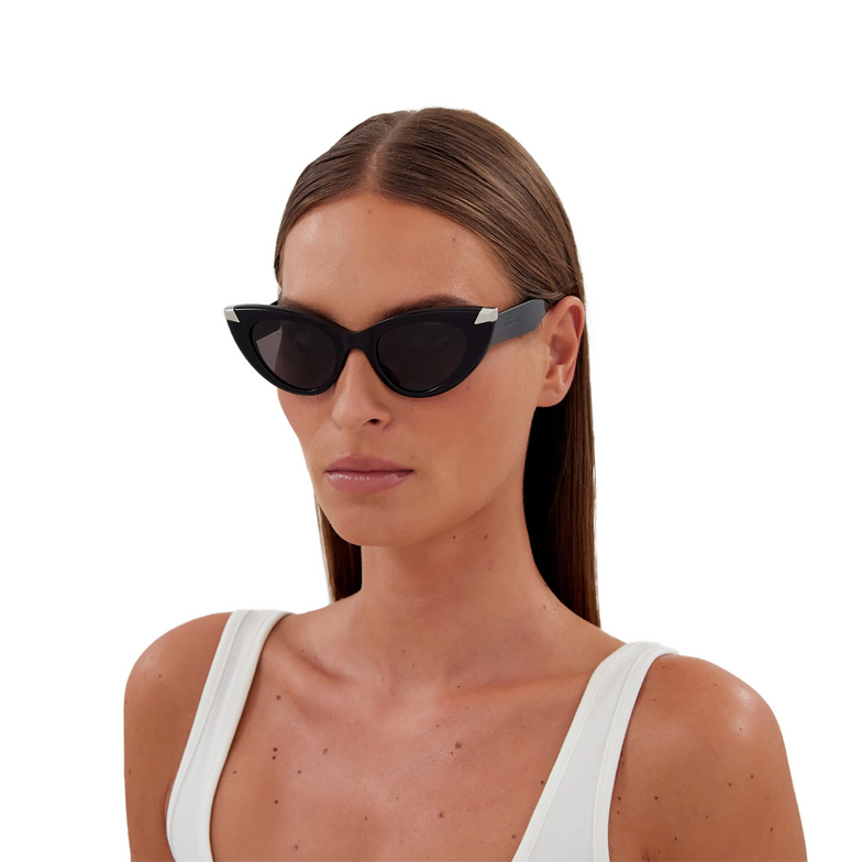 Alexander McQueen AM0442S Sunglasses 001 black - 5/5