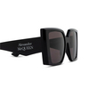 Occhiali da sole Alexander McQueen AM0467S 001 black - anteprima prodotto 3/4