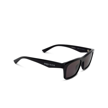 Alexander McQueen AM0472S Sunglasses 001 black - three-quarters view