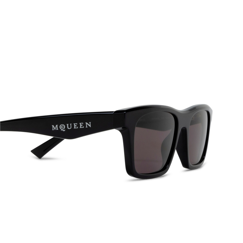 Alexander McQueen AM0472S Sonnenbrillen 001 black - 3/4