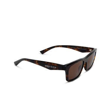 Alexander McQueen AM0472S Sunglasses 002 havana - three-quarters view