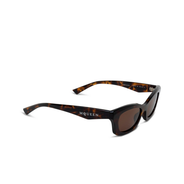 Alexander McQueen AM0474S Sunglasses 002 havana - three-quarters view