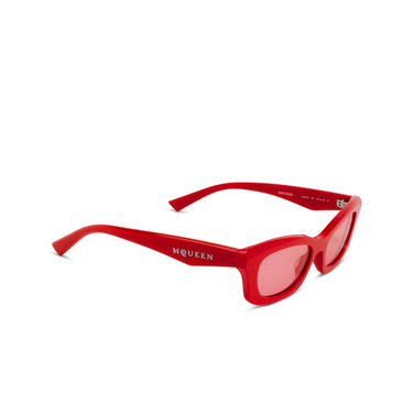 Alexander McQueen AM0474S Sunglasses 003 red - three-quarters view