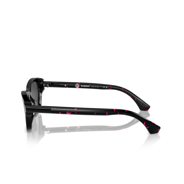 Gafas de sol Burberry BE4430U 412687 fuchsia havana - 3/4