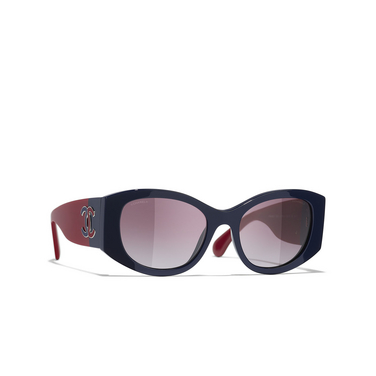 CHANEL oval Sunglasses 1768S1 blue - three-quarters view