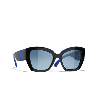 CHANEL Schmetterlingsförmige sonnenbrille 1768Q8 black & blue - Dreiviertelansicht