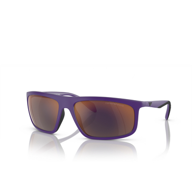 Gafas de sol Emporio Armani EA4212U 52466Q matte violet / rubber black - Vista tres cuartos