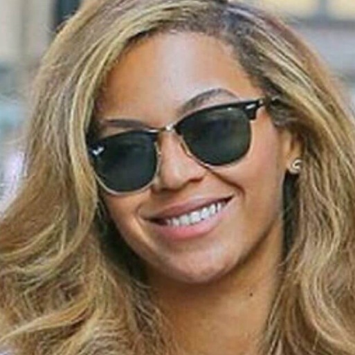 Beyoncé in square sunglasses 