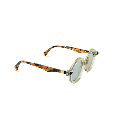 Lunettes de soleil Kuboraum Q7 SUN TG transparent green + yellow havana - Vue trois quarts