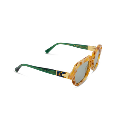 Lunettes de soleil Kuboraum S5 SUN DRO desert rose & transparent green - Vue trois quarts