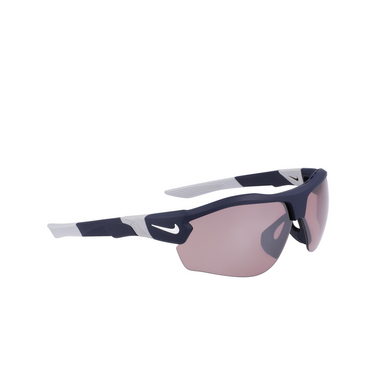 Nike SHOW X3 E Sunglasses 451 matte obsidian / road tint - three-quarters view