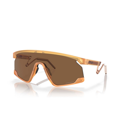 Gafas de sol Oakley BXTR METAL 923706 matte transparent light curry - Vista tres cuartos