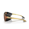 Occhiali da sole Oakley CLIFDEN 944023 matte red gold colorshift - anteprima prodotto 3/4