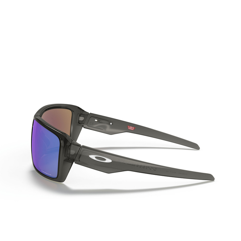 Oakley DOUBLE EDGE Sunglasses 938006 grey smoke - 3/4