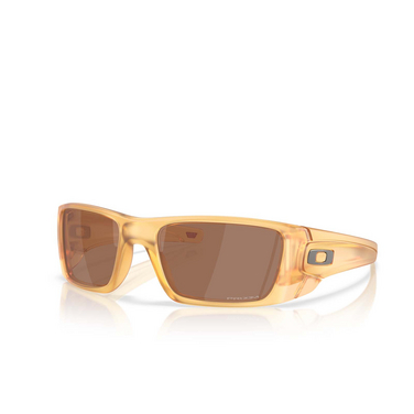 Gafas de sol Oakley FUEL CELL 9096N1 matte transparent light curry - Vista tres cuartos