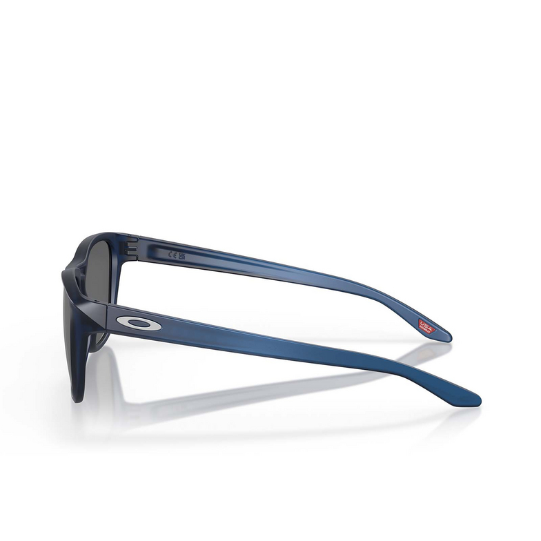 Occhiali da sole Oakley MANORBURN 947916 matte translucent blue - 3/4