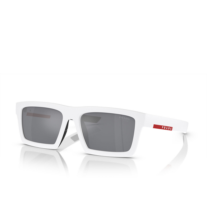 Gafas de sol Prada Linea Rossa PS 02ZSU 17S40A matte white / black rubber - 2/3