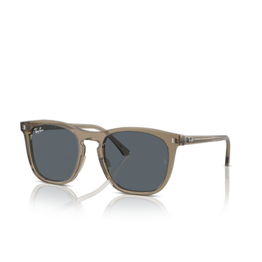 Occhiali da sole Ray-Ban RB2210 6765R5 transparent brown - tre quarti