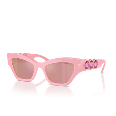 Gafas de sol Swarovski SK6021 2001E4 milky pink - Vista tres cuartos