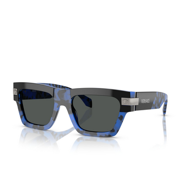 Versace VE4464 Sonnenbrillen 545887 havana blue - Dreiviertelansicht