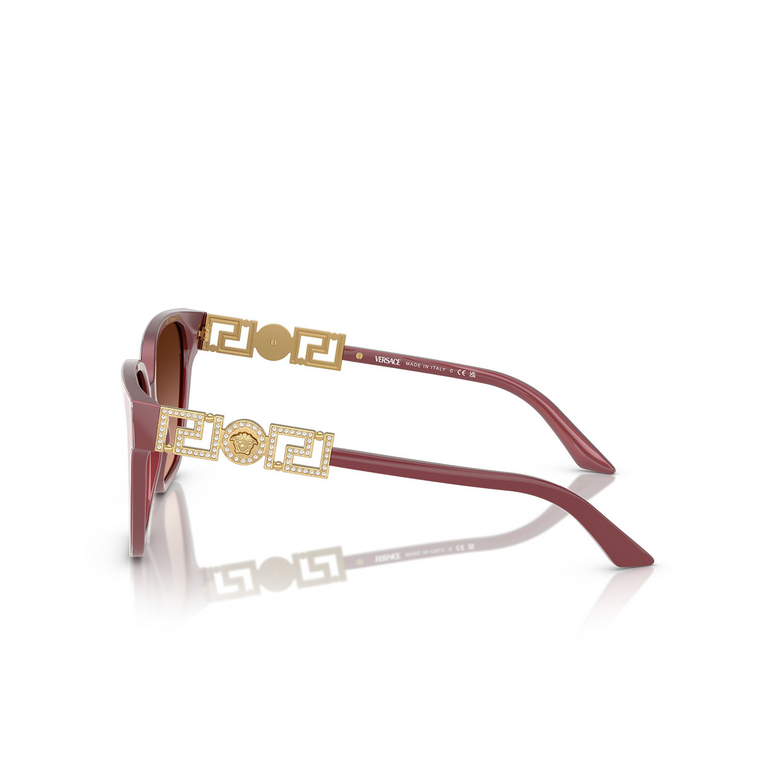 Gafas de sol Versace VE4471B 54755M perla dark ruby - 3/4